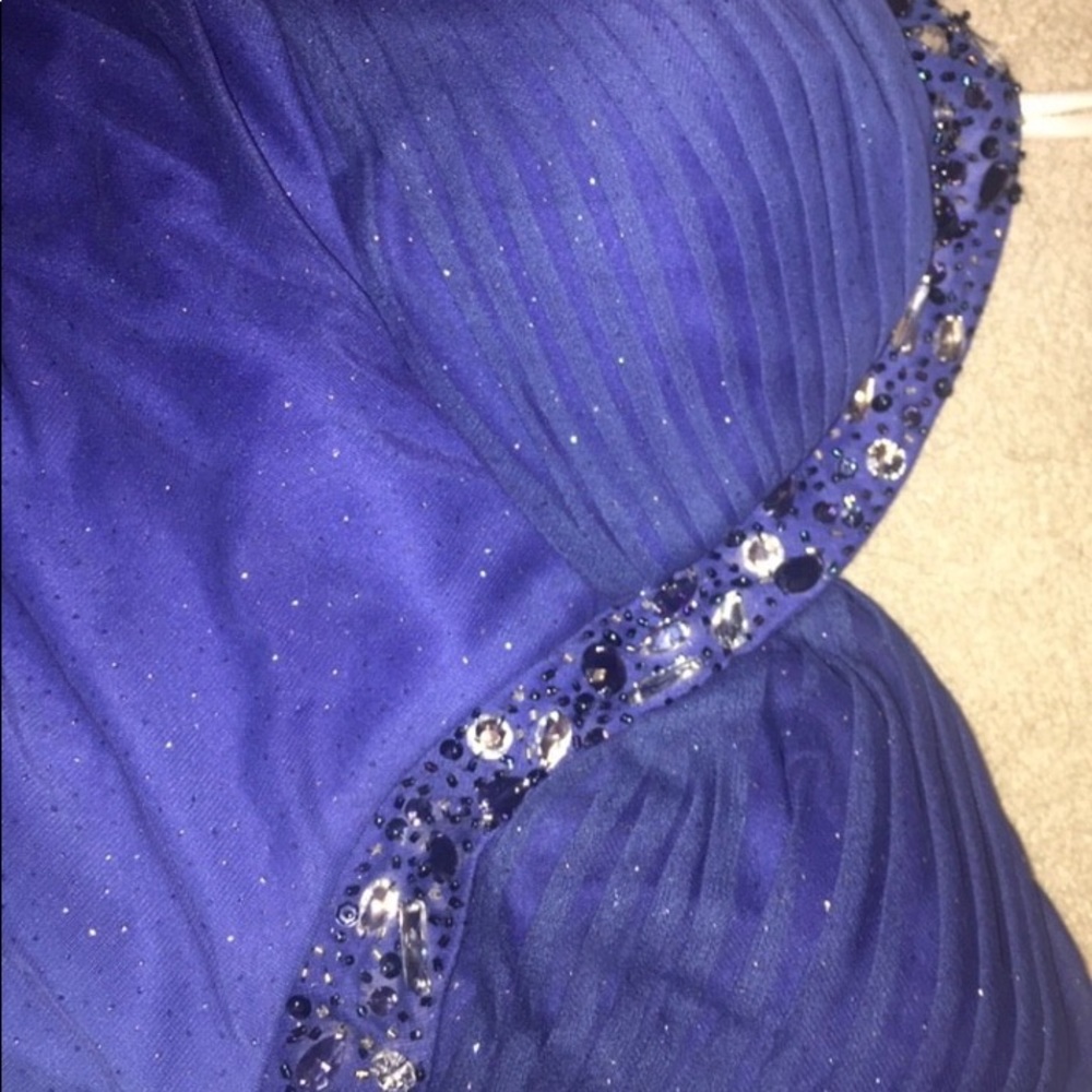 Dress - Picture 3 of 3